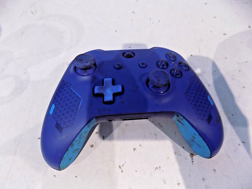 Microsoft xbox one controller - microsoft,